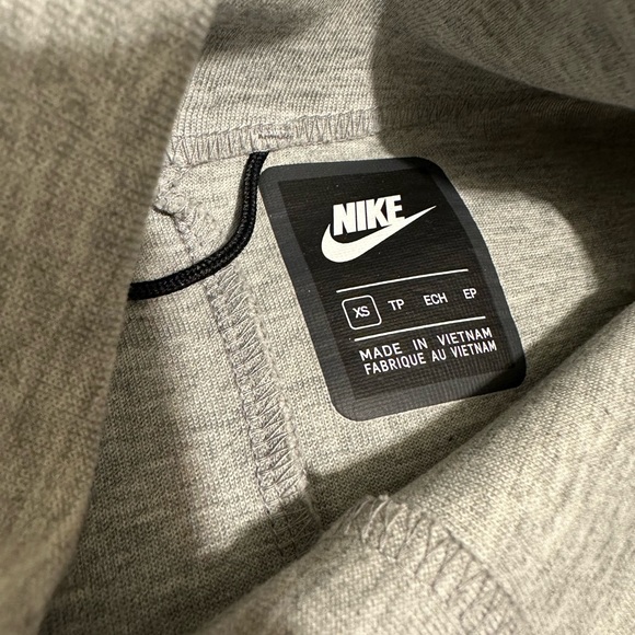 NIKE tech fleece crew pullover - sold out everywhere - Picture 2 of 5